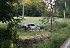 Nezgoda kod Bijeljine: Automobilom sletio sa puta, prevezen na Urgentni (FOTO)