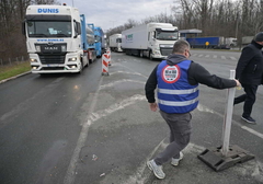 PROTEST PREVOZNIKA Granične prelaze sa Hrvatskom blokira 5.000 kamiona iz BiH