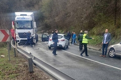 Teška nesreća u Jablanici: Poginula jedna osoba, saobraćaj usporen
