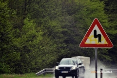 Mokri i klizavi kolovozi, odroni na putevima