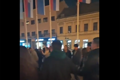 Novosađani slave pobjedu studenata na Trgu Slobode