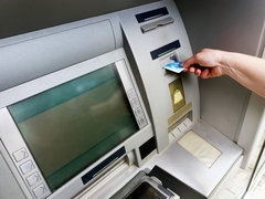 Uvukao se strah među građane BiH: Umjesto u bankama, novac skrivaju u čarapama