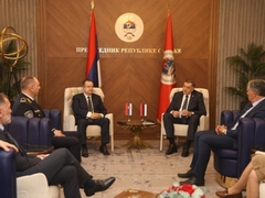 Novinari čekali sat vremena: Dodik i Dačić bez komentara nakon sastanka