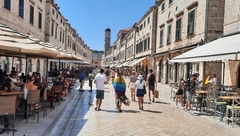 Hrvatska traži 70.000 radnika: Plate do 3.000 evra mame sezonce iz BiH i regiona