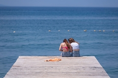 Zagađena dalmatinska plaža: Izbijaju fekalije, djeca dobila kožnu bolest (VIDEO)