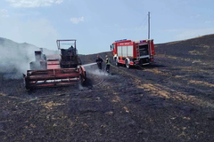 Izgorjeli kombajn i 12 duluma pšenice u Pilici