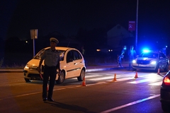 Nezgoda u Bijeljini: Vozilo na pješačkom prelazu udarilo dva pješaka (FOTO)