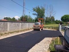 Pri kraju asfaltiranje 170 metara u Crnjelovu Donjem, Grad Bijeljina platio 44.000 KM