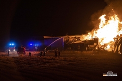 Bijeljina: Pilana i dalje gori, vatrogasci se satima bore sa požarom (FOTO)