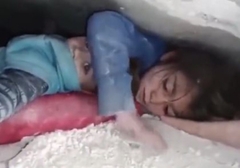 Scena na koju će zaplakati i oni najtvrđeg srca: Sestrica tijelom štiti svog mlađeg brata da ga ne zatrpaju ruševine