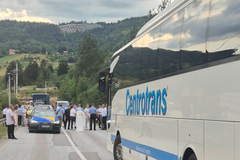 Tuča više osoba blokirala saobraćaj na putu Sarajevo–Sokolac, na terenu policija