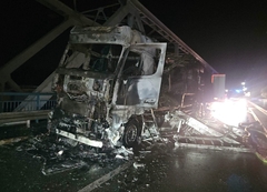 Rača: Kamion potpuno izgorio, policija preusmjerava saobraćaj na Pavlovića most (FOTO)