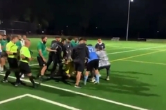 Sudija pretučen na terenu, napadač ga brutalno tukao (UZNEMIRUJUĆI VIDEO)