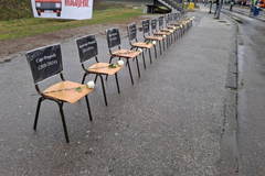 15 ruža za 15 žrtava u Novom Sadu