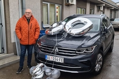 Radnici kupili gazdi auto za 30 godina poslovanja