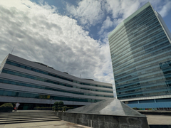 Da li su zaposleni u zajedničkim institucijama zaslužili više od 1.000 KM naknade?