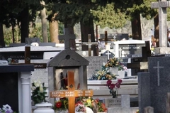 Kopali stare grobove pa pokojnicima skidali nakit i zube