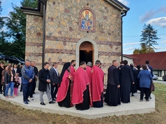 Osveštani krstovi i zvona u novosagrađenom hramu u Maleševcima kod Ugljevika