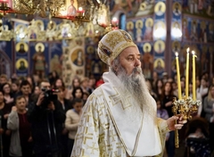 Mitropolit Fotije služi vaskršnju liturgiju u Sabornom hramu u Bijeljini