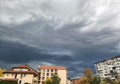 Stiže li preokret? Oblaci se navlače nad Banjalukom, počeo i vjetar