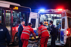 Jeziva drama u Beogradu: Mladić izboden u punom autobusu
