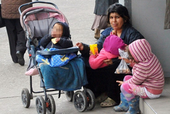 DJECA PRIMORANA DA PROSE POD PRIJETNJOM FIZIČKOG ZLOSTAVLJANJA I IZGLADNJIVANJA Povodom prinudnog prosjačenja u RS se oglasio i Ombudsman 