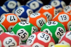 Izvučen istorijski loto dobitak: Srećnik osvojio 1,5 milijardi dolara i sada ima dvije opcije