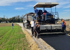 Danas završavaju asfaltiranje puta do groblja u Dazdarevu