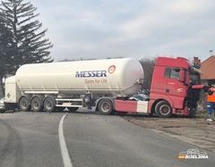 Epilog nezgode na putu Bijeljina - Brčko: Povrijeđen vozač automobila (FOTO)