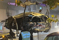 Teška noć u Novom Sadu: Uletio u suprotnu traku, taksista poginuo, djevojka kritično