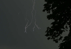 Žuto upozorenje za Hrvatsku: Sutra moguće nevrijeme praćeno jakim vjetrom, ledom i grmljavinom