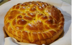 Bijeljina: Lomljenje česnice ispred Gradske uprave