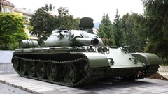 Gradonačelnica Sarajeva "postavila" tenk pred gimnaziju