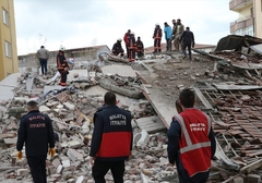 Posljedice zemljotresa se još uvijek osjete: Urušila se još jedna petospratnica u Turskoj