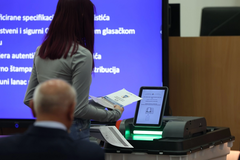 CIK tvrdi da skeneri neće usporiti glasanje, ali postoji velika razlika: Birače u RS čeka šest listića