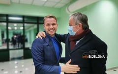 U SKLADU SA BOGOJAVLJENSKIM OBIČAJIMA: Draško Stanivuković pliva za Časni krst