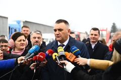 Ministar Minić u Bijeljini: Narodu neće pomoći lažni heroji, nego saradnja lokalne i republičke vlasti