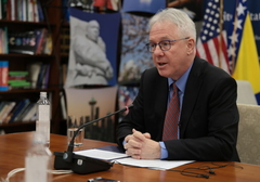 Američki ambasador u BiH poručio da političari u BiH treba da rade svoj posao i da će odgovorni za antidejtonsko ponašanje biti KAŽNJENI 