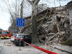 Beograd: Skela se urušila na zgradu (FOTO)