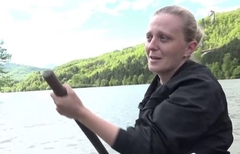 Nemaju drugi način da dođu do škole: Marina svaki dan troje djece prevozi čamcem preko rijeke