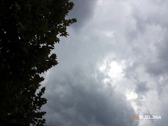 Poslije podne mogući pljuskovi