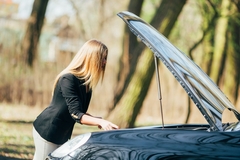 Šta uraditi u prvim minutama kada vam se pokvari automobil na putu?
