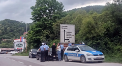 Drama u Palama: Policija pregovara sa muškarcem da siđe s drveta