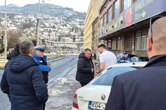 Pogledajte šta je pronađeno kod Sarajlije koji je autom krenuo na učesnike protesta (FOTO)