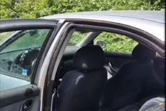 Pukla vodovodna cijev i uništila auto: "Ovo je zaista prešlo mjeru"