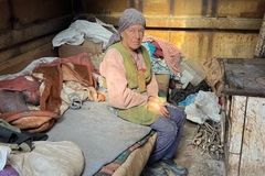 Živjela u KONTEJNERU SA MIŠEVIMA: Baka Ljubinka ima novi dom, dobri ljudi pružili pomoć (FOTO)