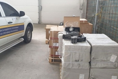 Parfemi i šokeri među velikom količinom robe koju je oduzeo UIO