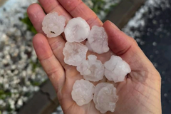 Snažno nevrijeme u Sloveniji: Padao krupan grad, oluja se približava Hrvatskoj (FOTO)