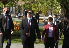 DVA DRŽAVNA VRHA Zajednička sjednica vlada Srpske i Srbije u Istočnom Sarajevu 