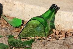 Pogodila ga pjesma, udario se flašom u glavu pa završio na UKC RS